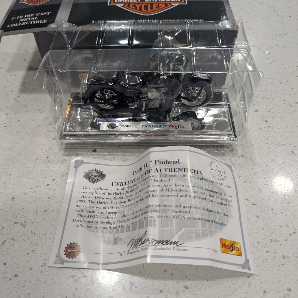 Harley-Davidson Black and Silver Model Collectible